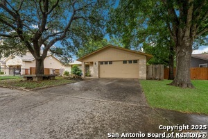 9602 Quicksilver Dr in San Antonio, TX - Building Photo - Building Photo