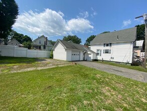 14 Veteran Ct in Waterville, ME - Foto de edificio - Building Photo