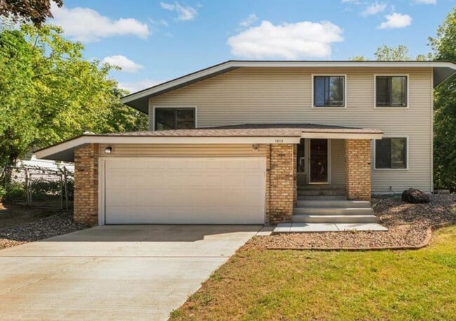 property at 13313 Lakeview Dr