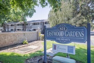 Eastwood Gardens in Chico, CA - Foto de edificio - Building Photo