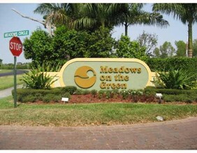 1220 Meadows Cir, Unit 1220 in Boynton Beach, FL - Building Photo - Building Photo