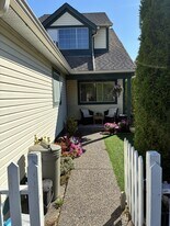20680-20118 118 Ave in Maple Ridge, BC - Building Photo