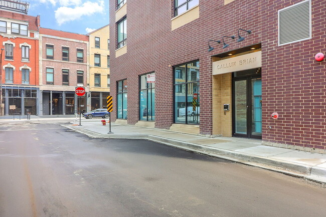 property at 680 N Milwaukee Ave