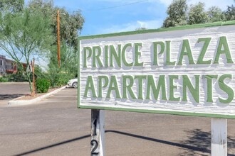Prince Plaza Apartments in Tucson, AZ - Building Photo - Building Photo