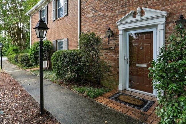 1601 Executive Park Ln NE