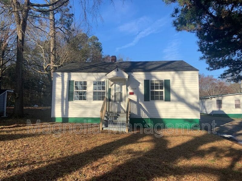 2040 Raleigh Rd in Henderson, NC - Building Photo