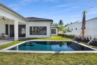 317 NE 21st St in Wilton Manors, FL - Building Photo - Building Photo