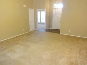 741 Fairview Ave in Seagoville, TX - Foto de edificio - Building Photo