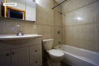 486 E 74th St in New York, NY - Building Photo - Building Photo