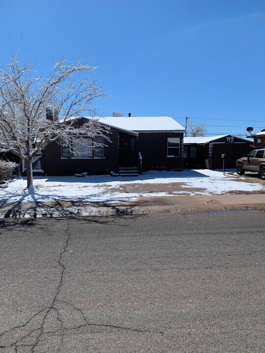 113 E Mahoney St in Winslow, AZ - Building Photo