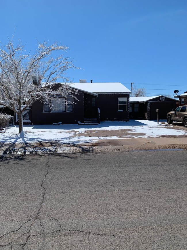 property at 113 E Mahoney St