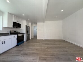 1111 Orizaba Ave in Long Beach, CA - Building Photo - Building Photo