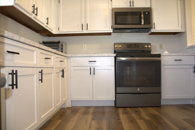 607 Spring Meadow Rd in South Windsor, CT - Building Photo - Building Photo