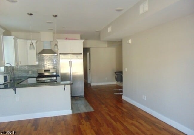 108 Mill St in Paterson, NJ - Building Photo - Building Photo