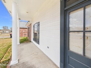 104 Cadet Ln in Lafayette, LA - Foto de edificio - Building Photo