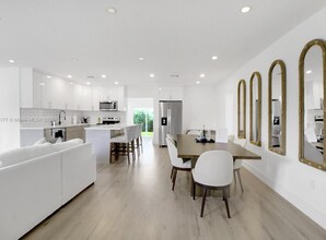 18361 NE 20th Pl in North Miami Beach, FL - Building Photo - Building Photo