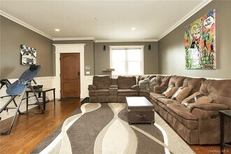 240 Columbus Ave in Harrison, NY - Building Photo - Building Photo