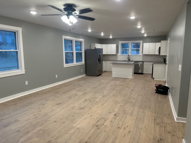 316 Valley View Dr in Pulaski, TN - Foto de edificio - Building Photo