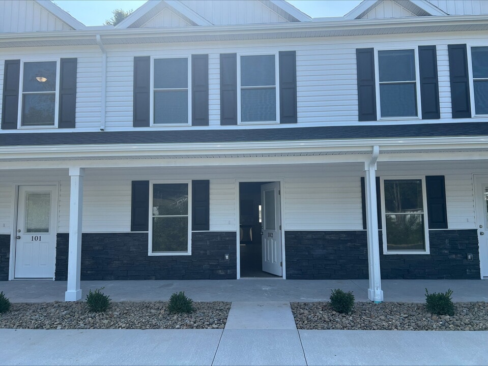 41 Greentree Dr in Shinnston, WV - Building Photo
