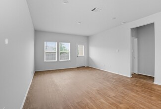 4831 Nueces Path in San Antonio, TX - Building Photo - Building Photo