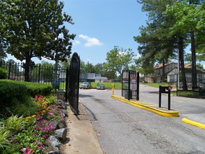 Flairwood Apartments in Memphis, TN - Foto de edificio - Building Photo