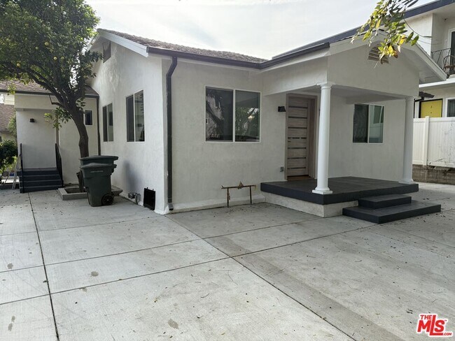 7512 Norton Ave in West Hollywood, CA - Building Photo - Building Photo