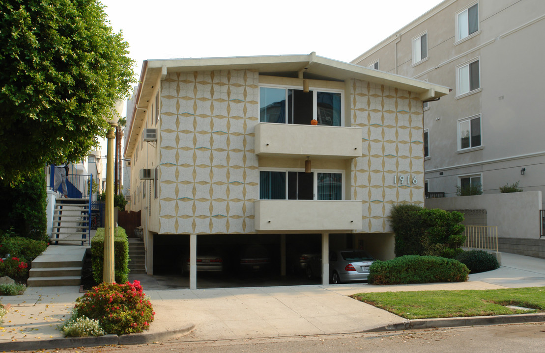 1916 Malcolm Ave in Los Angeles, CA - Building Photo