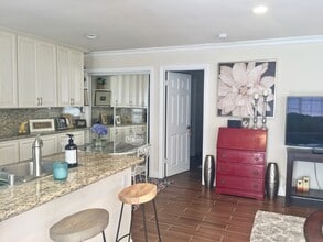 7517 Herschel Ave in San Diego, CA - Building Photo - Building Photo