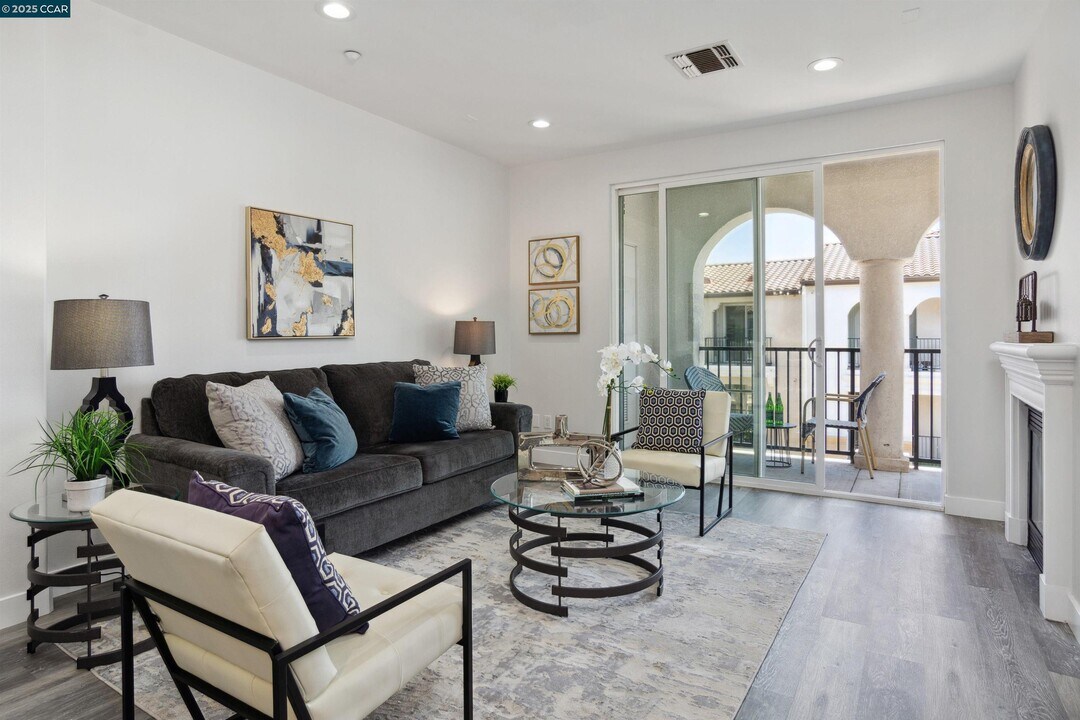 3240 Maguire Way in Dublin, CA - Building Photo