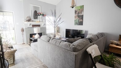 12249 Copper Tree Pvt Ln in Houston, TX - Building Photo - Building Photo