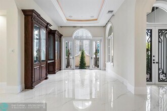 549 NE 19th Ave in Deerfield Beach, FL - Building Photo - Building Photo