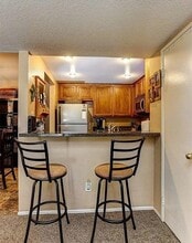 24105 Del Monte Dr in Santa Clarita, CA - Foto de edificio - Building Photo