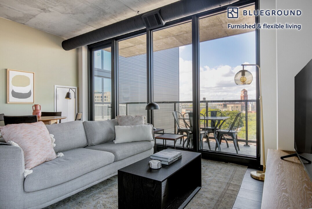 1454 W Randolph St-Unit -FL4-ID965 in Chicago, IL - Building Photo