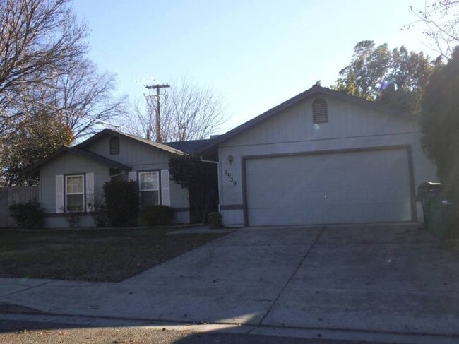 property at 2959 Silo Ct