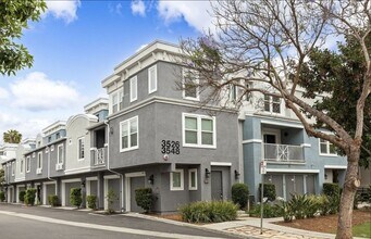 3542 Shoreline Bluff Lane, Unit (1st Floor Bedroom - Ground Level) in San Diego, CA - Building Photo - Building Photo