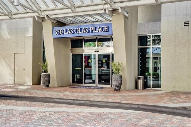 350 SE 2nd St, Unit 1720 in Fort Lauderdale, FL - Building Photo - Building Photo