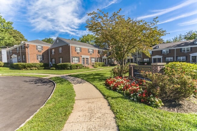 Eagle Rock Apartments at Maplewood