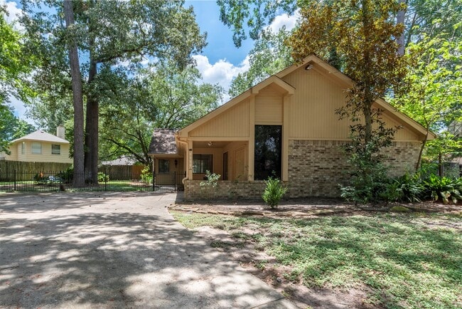 property at 1906 Woodhue Dr