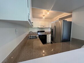 23401 Park Sorrento in Calabasas, CA - Building Photo - Building Photo