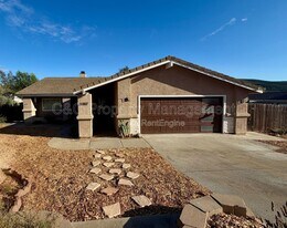 23357 Glenn Ellen Way in Ramona, CA - Building Photo