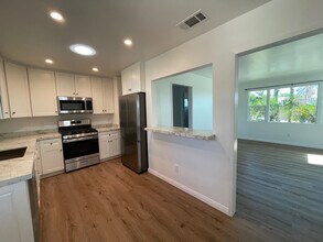 304 Whaley St, Unit 304 Whaley St in Oceanside, CA - Foto de edificio - Building Photo