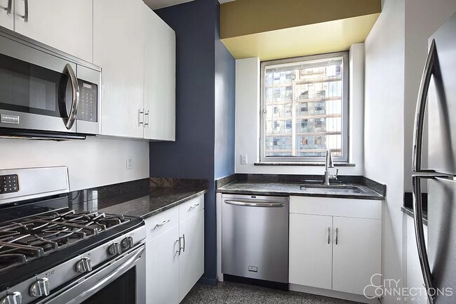 301 W 57th St, Unit 21d in New York, NY - Foto de edificio - Building Photo
