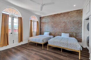 331 Decatur St in New Orleans, LA - Building Photo