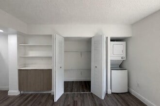 17350 NW 68th Ave, Unit 400-118A in Hialeah, FL - Foto de edificio - Building Photo