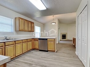 748 Camp Francis Johnson Rd in Orange Park, FL - Foto de edificio - Building Photo