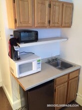 1077 Beacon St in Brookline, MA - Building Photo - Building Photo