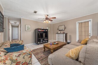 August 2026 Pre-Lease! Beautiful 3 Bed, 2 Bath House with Covered Patio! in College Station, TX - Building Photo - Building Photo