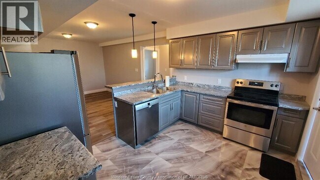 3985 Grand Marais Rd E in Windsor, ON - Building Photo - Building Photo