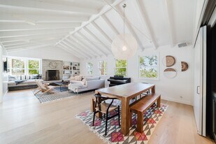 531 Rimini Rd in Del Mar, CA - Building Photo