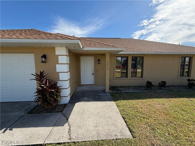 3313 SE 4th Ave in Cape Coral, FL - Building Photo - Building Photo
